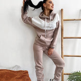 Virginia | Conjunto de Pantalones y Camiseta con Capucha