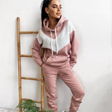 Virginia | Conjunto de Pantalones y Camiseta con Capucha