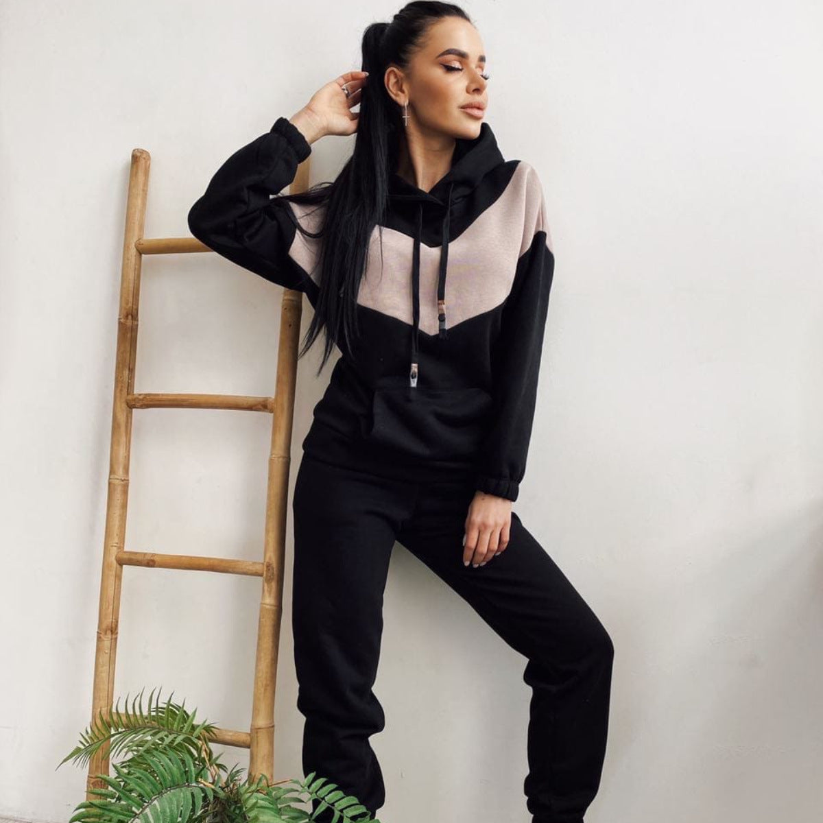 Virginia | Conjunto de Pantalones y Camiseta con Capucha