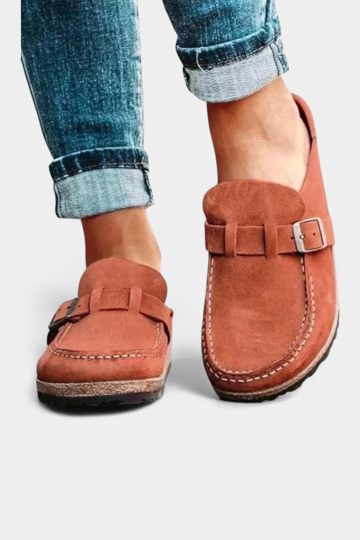 Elora | Zuecos Clásicos de Gamuza