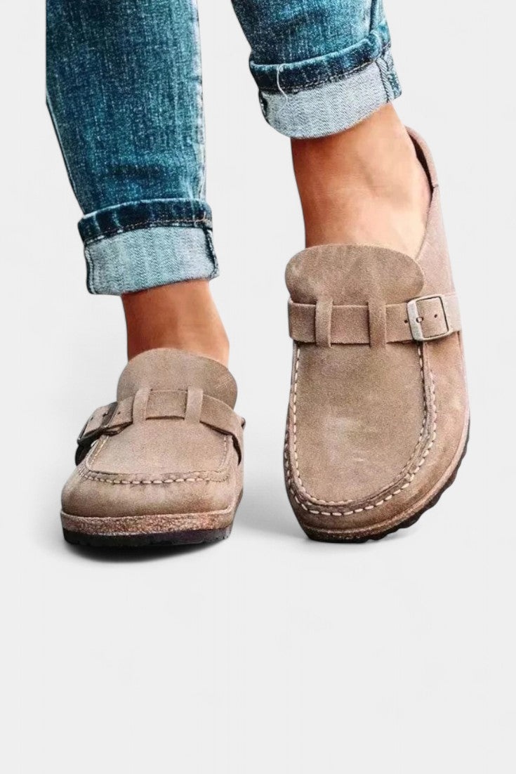 Elora | Zuecos Clásicos de Gamuza