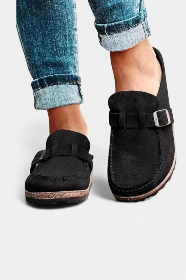 Elora | Zuecos Clásicos de Gamuza